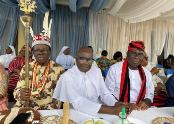Igwe Obi Uchendu, steals show as Rev. Franklin urges Holy Rosary parishioners to worship God beyond material wealth