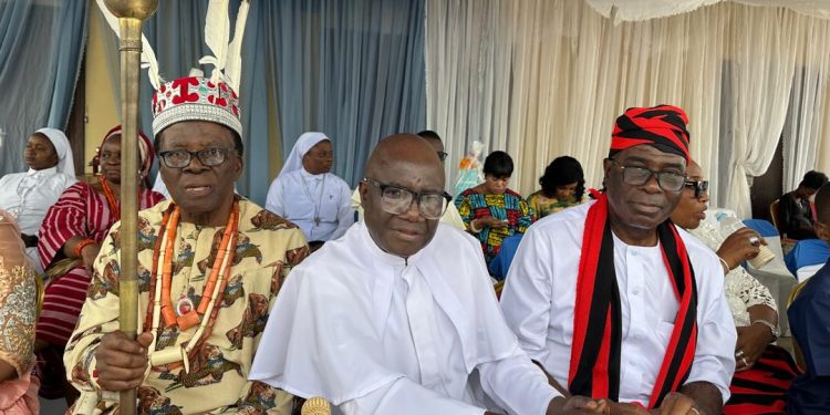 Igwe Obi Uchendu, steals show as Rev. Franklin urges Holy Rosary parishioners to worship God beyond material wealth
